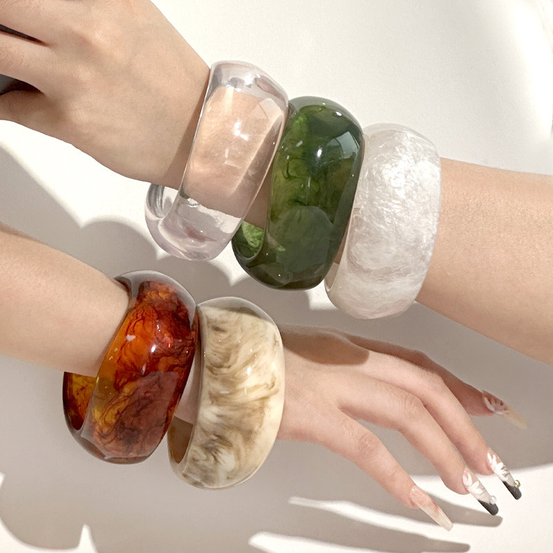 Resin Oval Wide Bangle Featuring Irregular Gradient Arc, 13 Colors Available