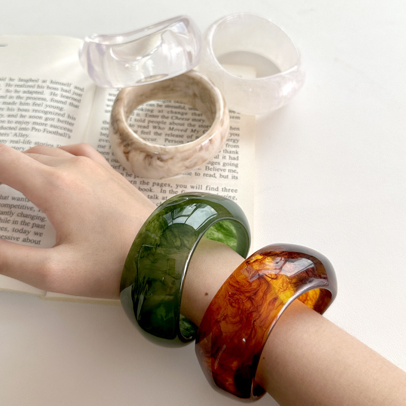 Resin Oval Wide Bangle Featuring Irregular Gradient Arc, 13 Colors Available