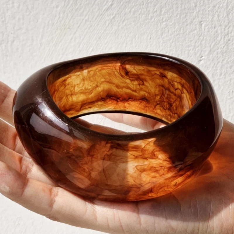 Resin Oval Wide Bangle Featuring Irregular Gradient Arc, 13 Colors Available