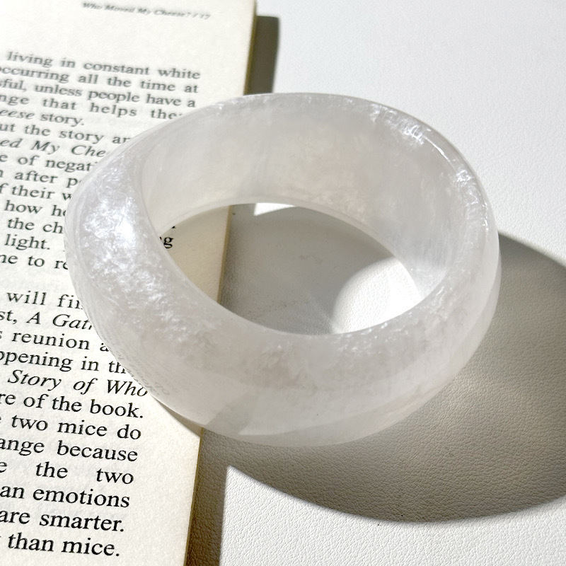 Resin Oval Wide Bangle Featuring Irregular Gradient Arc, 13 Colors Available