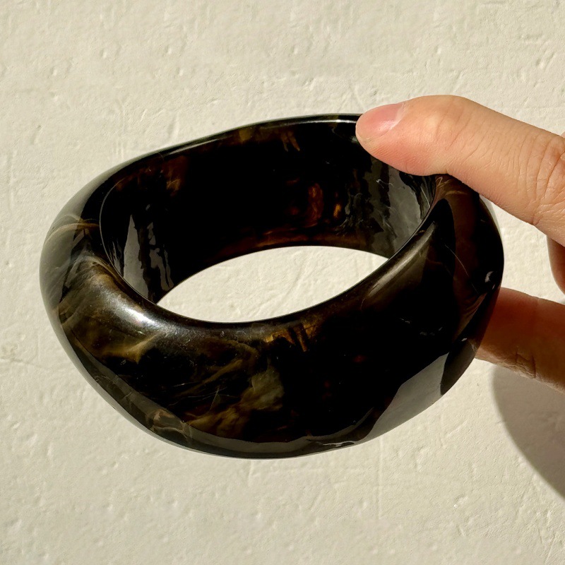 Resin Oval Wide Bangle Featuring Irregular Gradient Arc, 13 Colors Available