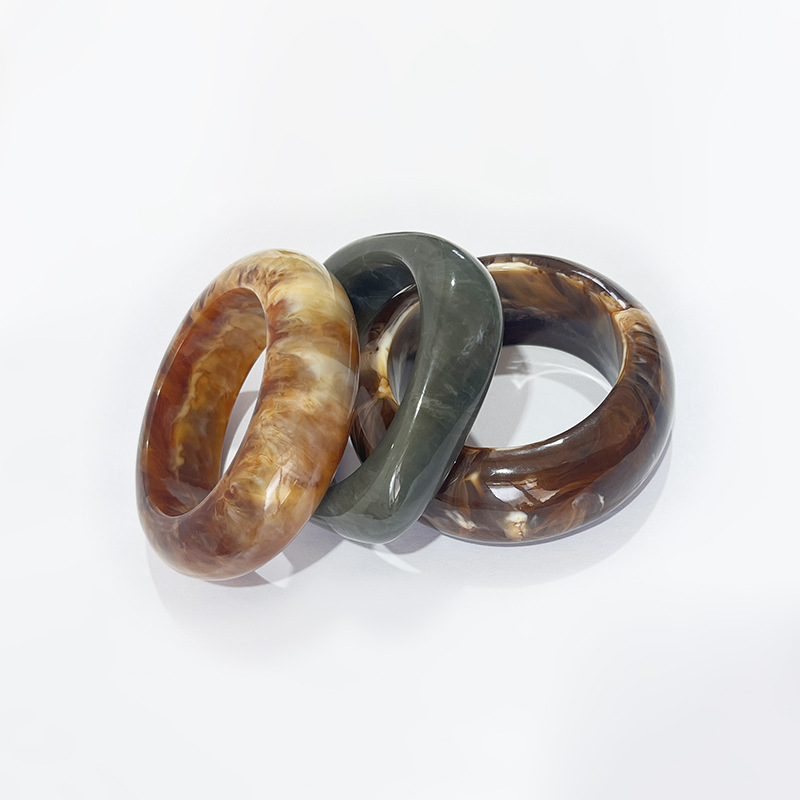 Oversized Fashion Resin Imitation Amber Bracelet Set for Fall and Winter