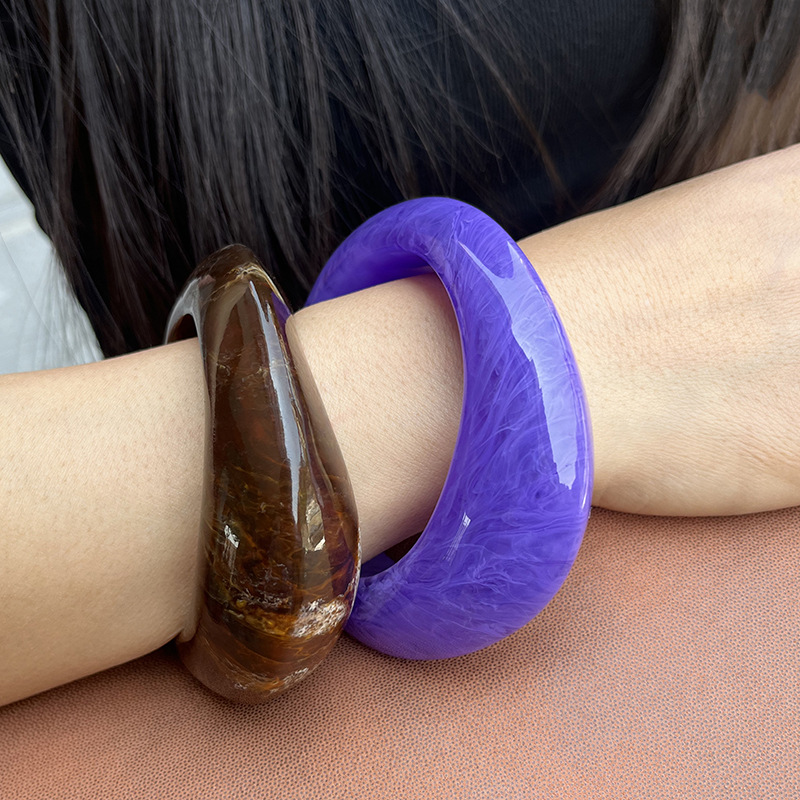 Irregular Shaped Resin Bracelet Vintage Style Available in 6 Colors