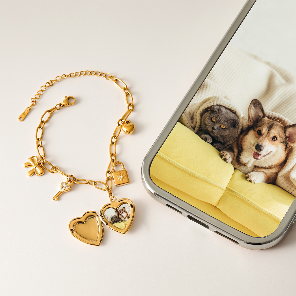 Luxury Heart Bracelet Fade-Resistant Multiple Charms Photo Insert Four Styles Available