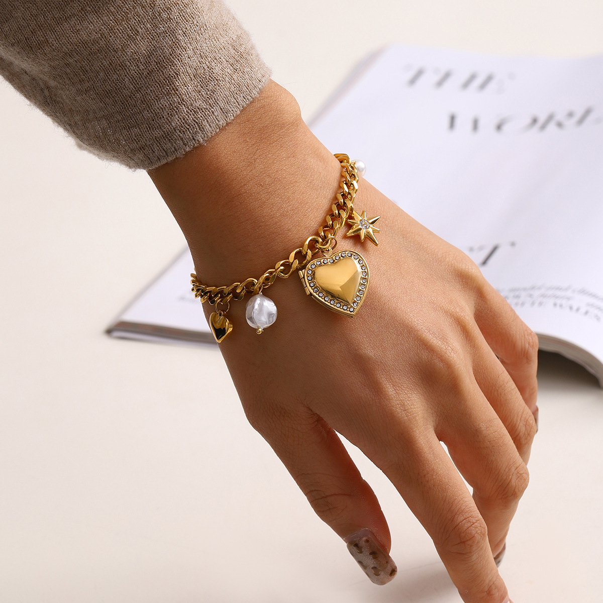 Luxury Heart Bracelet Fade-Resistant Multiple Charms Photo Insert Four Styles Available